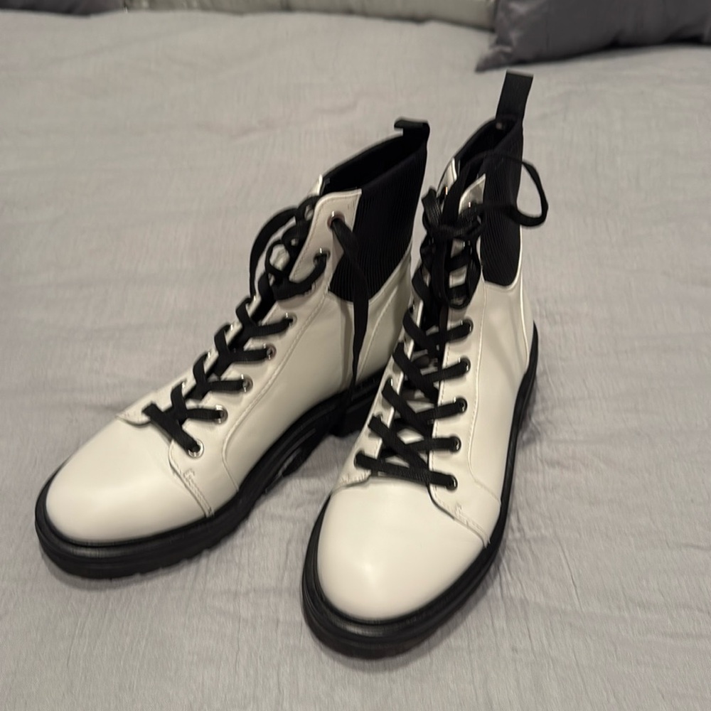 Kenneth Cole fashion boot